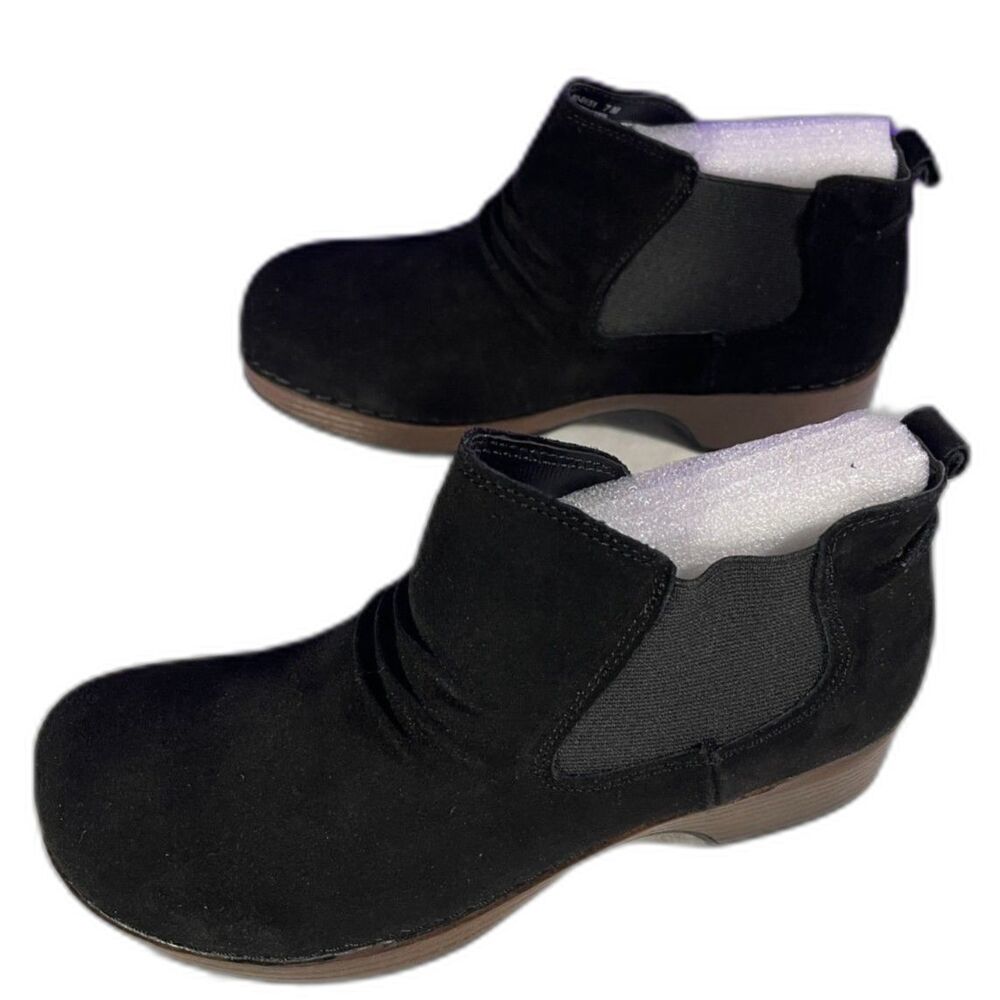 NEW EASY STREET Women's Easy Works Surething Black Suede Slip-On Clog Boot SZ 7M